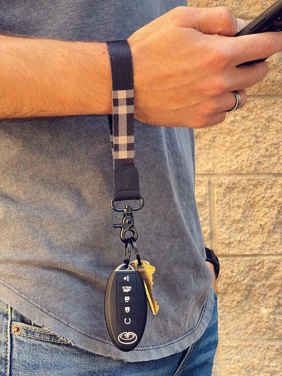 POCKT Lanyard for Keys Wristlet Strap Key Chain Holder for Men and Women - Cool Hand Wrist Lanyards for Keys and Wallets | Plaid